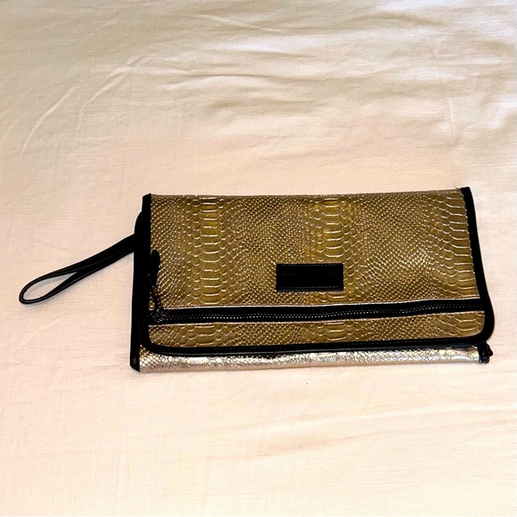 Tiba + Marl Etta Gold Changing Clutch - Picture 4 of 13